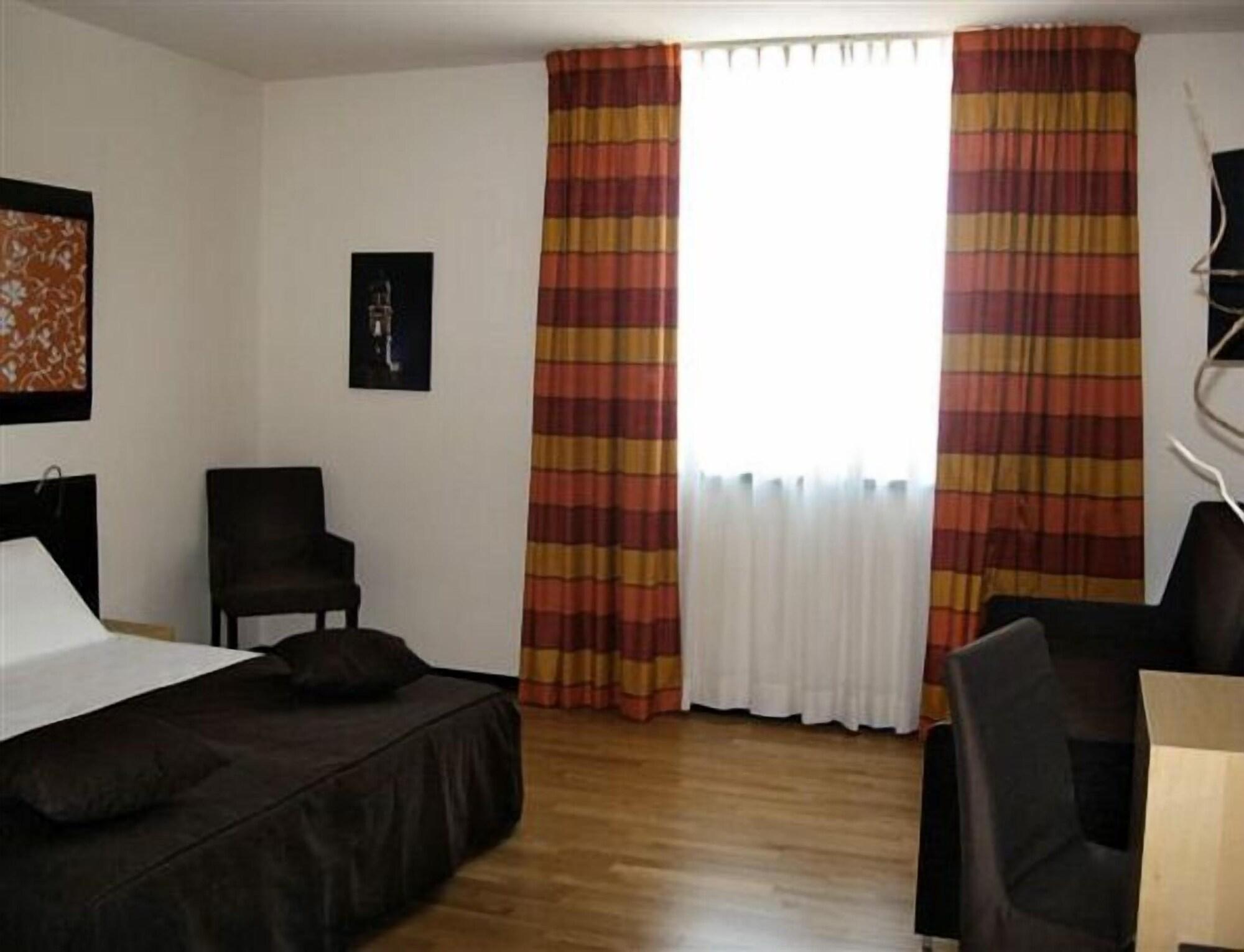 Sanlu Hotel Serrano Room photo
